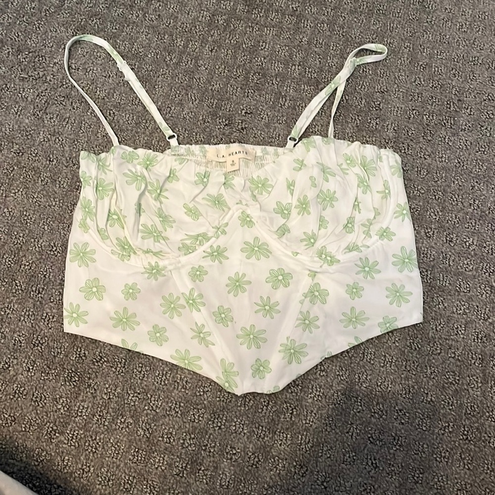 La hearts floral structured top